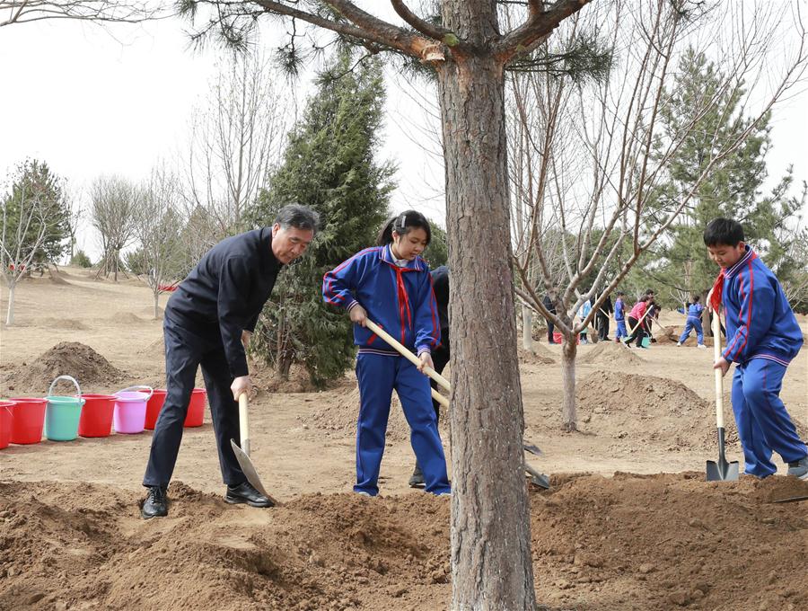 CHINA-BEIJING-LEADERS-TREE PLANTING (CN)
