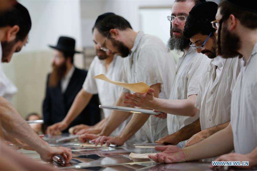 ISRAEL-BNEY BRAQ-PASSOVER PREPARATION-MATZA