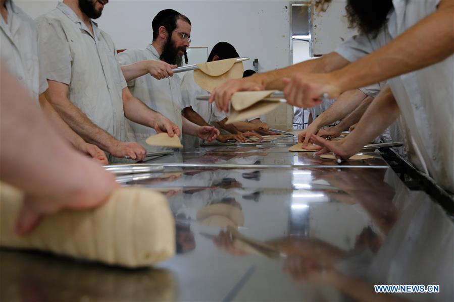 ISRAEL-BNEY BRAQ-PASSOVER PREPARATION-MATZA