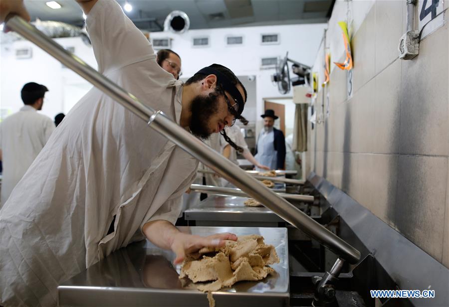 ISRAEL-BNEY BRAQ-PASSOVER PREPARATION-MATZA