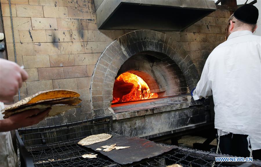 ISRAEL-BNEY BRAQ-PASSOVER PREPARATION-MATZA
