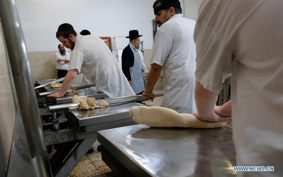 ISRAEL-BNEY BRAQ-PASSOVER PREPARATION-MATZA