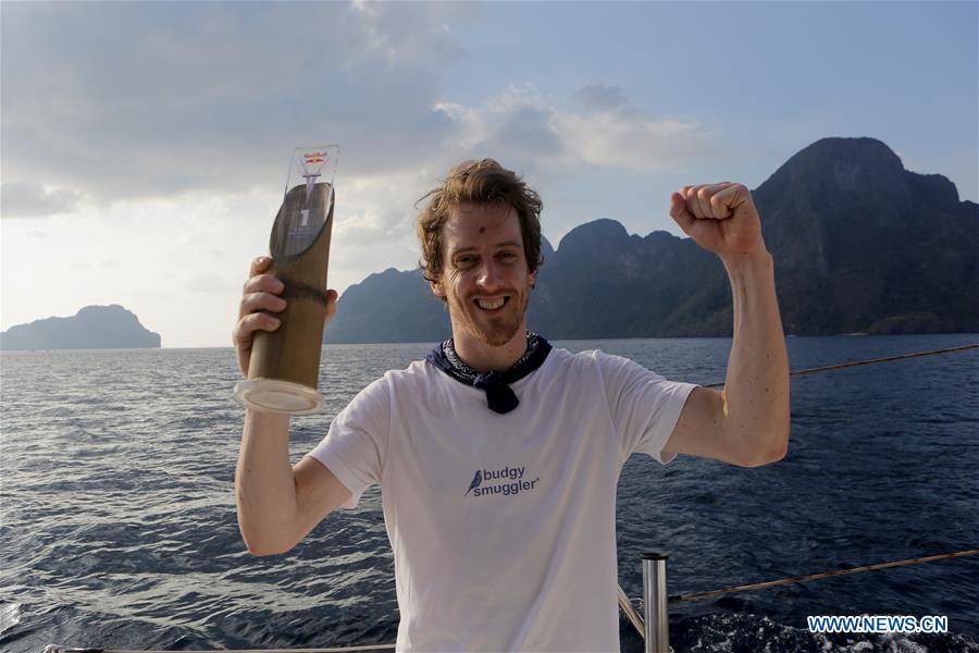 (SP)THE PHILIPPINES-PALAWAN PROVINCE-CLIFF DIVING WORLD SERIES