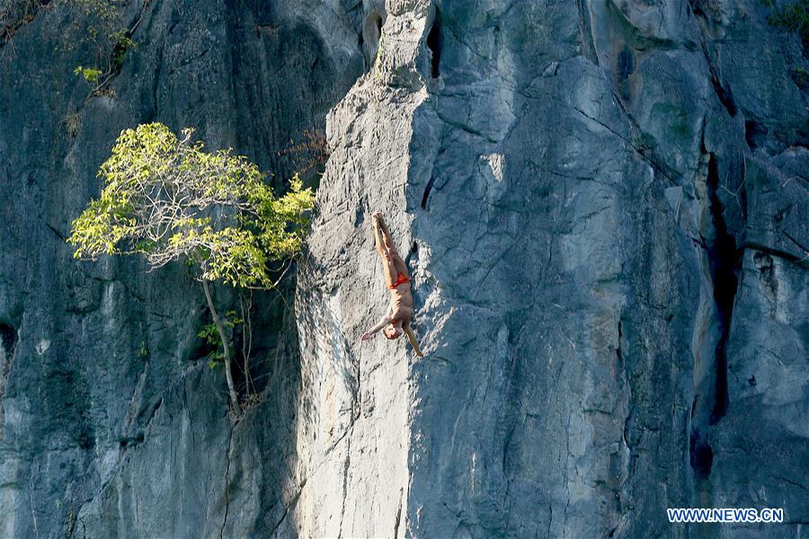 (SP)THE PHILIPPINES-PALAWAN PROVINCE-CLIFF DIVING WORLD SERIES