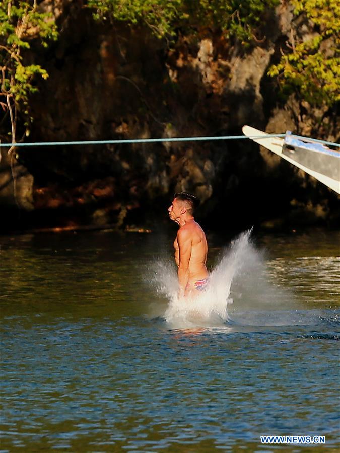 (SP)THE PHILIPPINES-PALAWAN PROVINCE-CLIFF DIVING WORLD SERIES