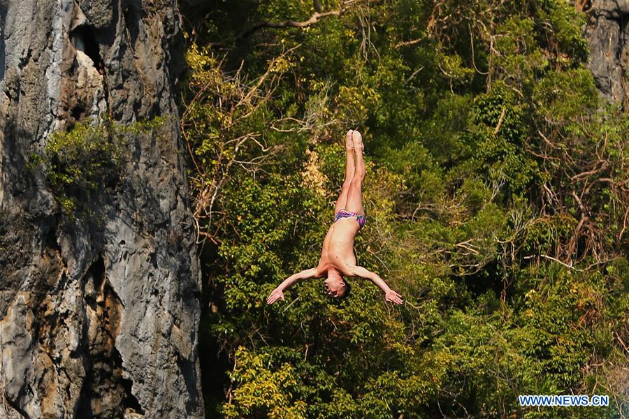 (SP)THE PHILIPPINES-PALAWAN PROVINCE-CLIFF DIVING WORLD SERIES