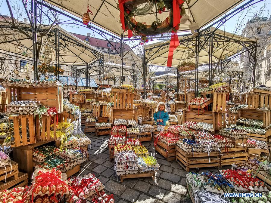 In Pics Traditionalviennese Easter Market In Austria