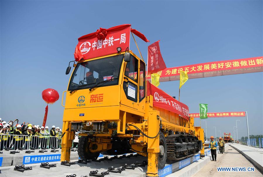 CHINA-ANHUI-ZHENGZHOU-FUYANG RAILWAY-TRACK LAYING (CN)