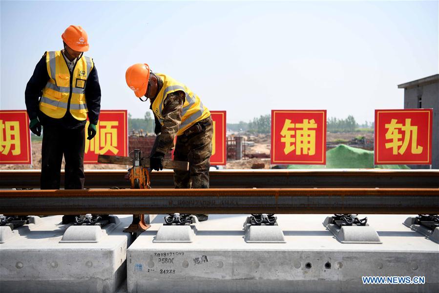 CHINA-ANHUI-ZHENGZHOU-FUYANG RAILWAY-TRACK LAYING (CN)