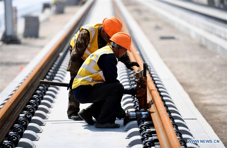CHINA-ANHUI-ZHENGZHOU-FUYANG RAILWAY-TRACK LAYING (CN)