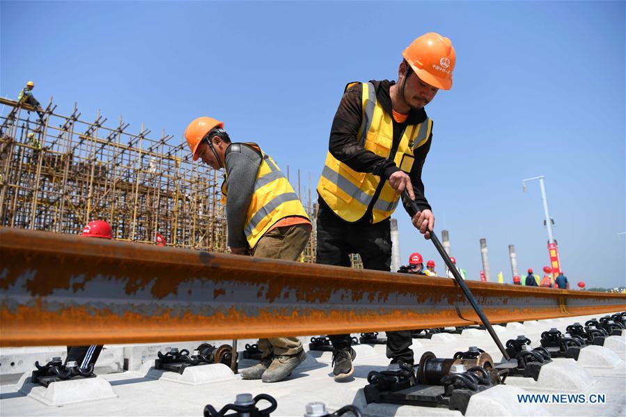 CHINA-ANHUI-ZHENGZHOU-FUYANG RAILWAY-TRACK LAYING (CN)