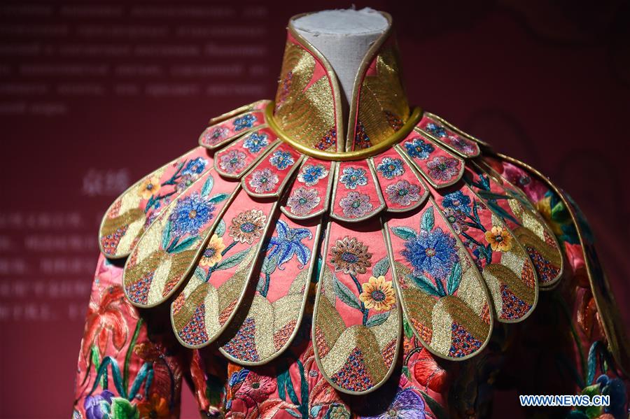 RUSSIA-MOSCOW-CHINA-SILK-FASHION-EXHIBITION