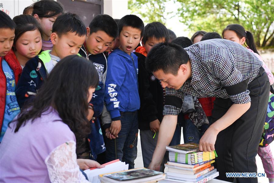 CHINA-ANHUI-YUEXI-PRIMARY SCHOOL-BOOK DONATION (CN)