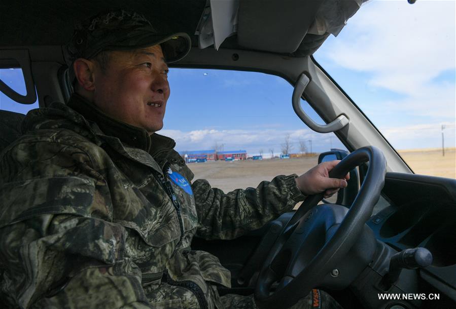 CHINA-INNER MONGOLIA-HULUN BUIR-WILDLIFE PROTECTOR (CN)