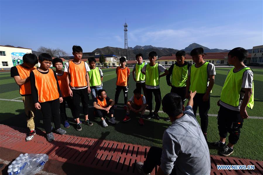 (SP)CHINA-SHANXI-LICHENG-HUANGYADONG SCHOOL-FOOTBALL(CN)
