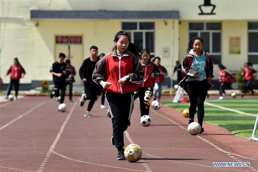 (SP)CHINA-SHANXI-LICHENG-HUANGYADONG SCHOOL-FOOTBALL(CN)