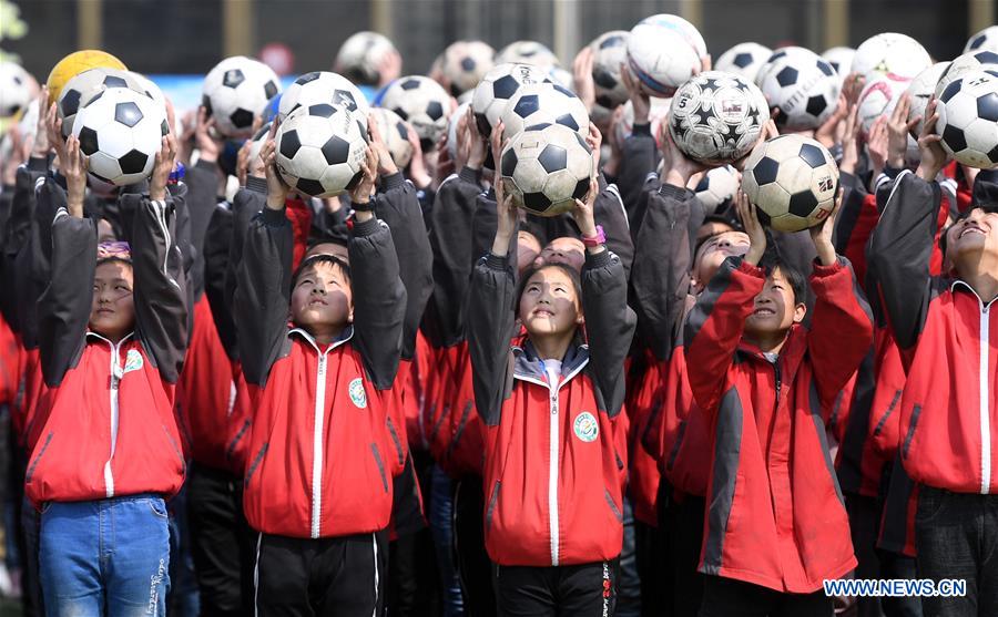 (SP)CHINA-SHANXI-LICHENG-HUANGYADONG SCHOOL-FOOTBALL(CN)