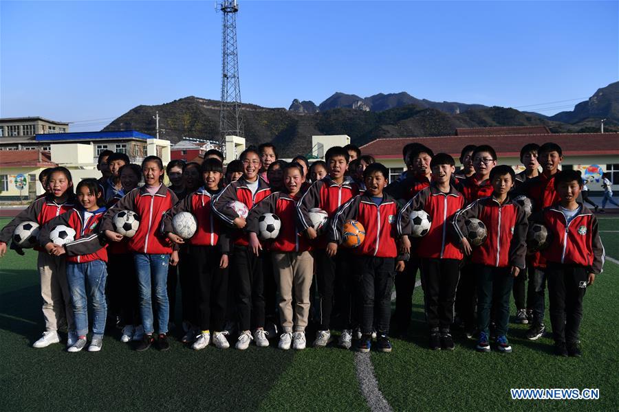 (SP)CHINA-SHANXI-LICHENG-HUANGYADONG SCHOOL-FOOTBALL(CN)
