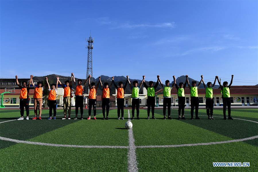 (SP)CHINA-SHANXI-LICHENG-HUANGYADONG SCHOOL-FOOTBALL(CN)