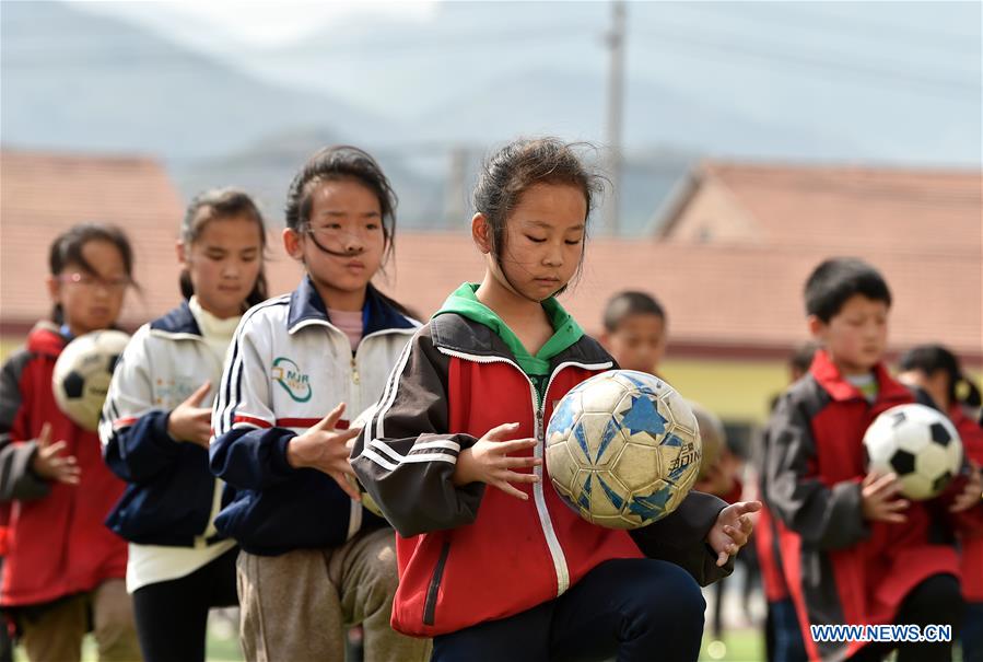 (SP)CHINA-SHANXI-LICHENG-HUANGYADONG SCHOOL-FOOTBALL(CN)