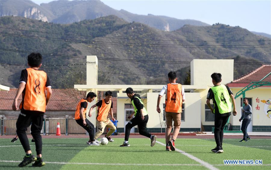 (SP)CHINA-SHANXI-LICHENG-HUANGYADONG SCHOOL-FOOTBALL(CN)