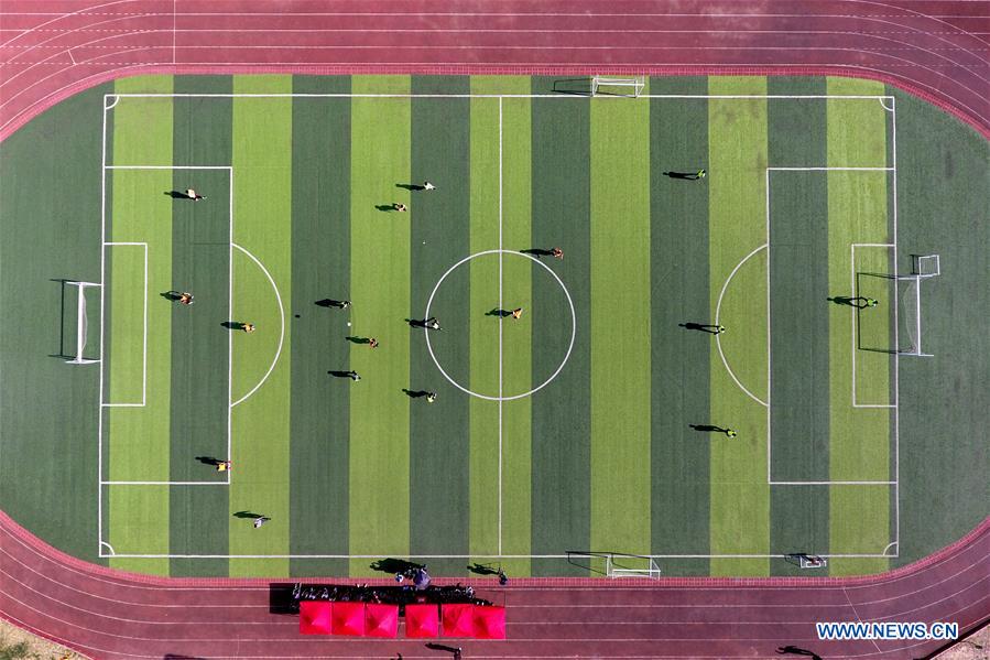 (SP)CHINA-SHANXI-LICHENG-HUANGYADONG SCHOOL-FOOTBALL(CN)