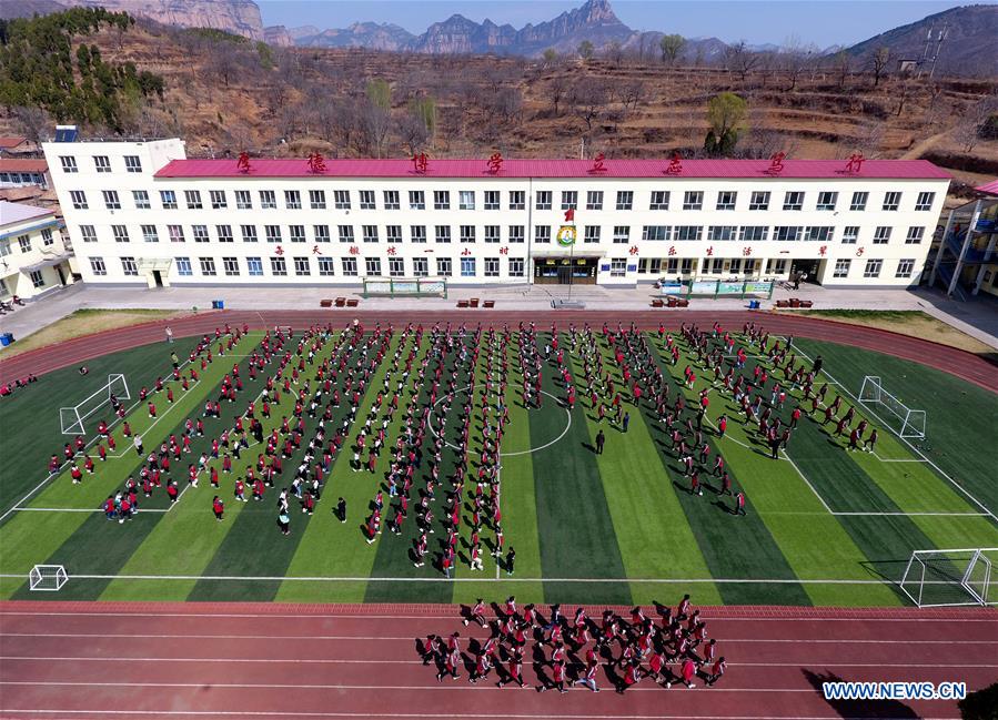 (SP)CHINA-SHANXI-LICHENG-HUANGYADONG SCHOOL-FOOTBALL(CN)