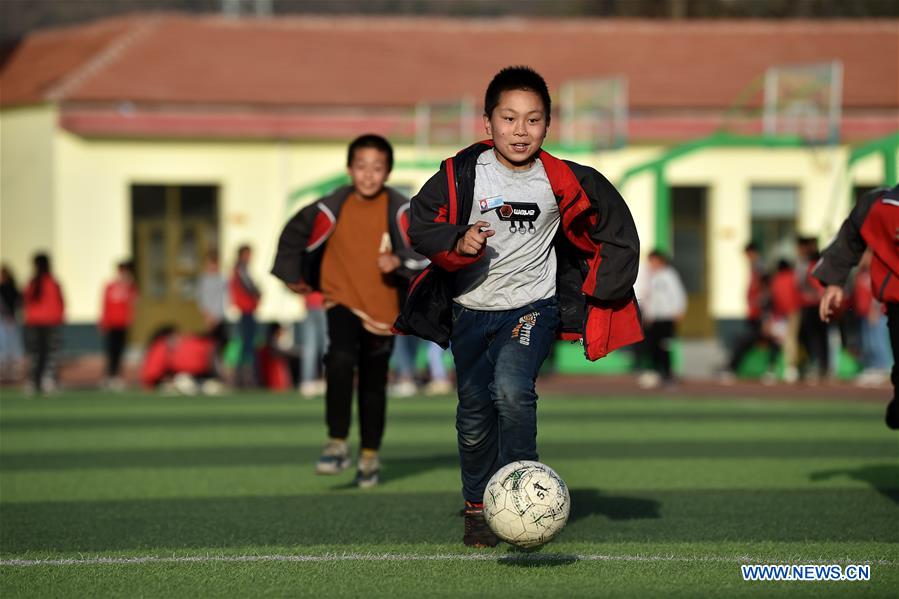 (SP)CHINA-SHANXI-LICHENG-HUANGYADONG SCHOOL-FOOTBALL(CN)