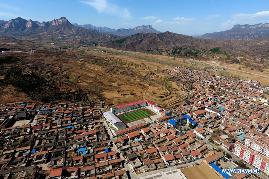 (SP)CHINA-SHANXI-LICHENG-HUANGYADONG SCHOOL-FOOTBALL(CN)