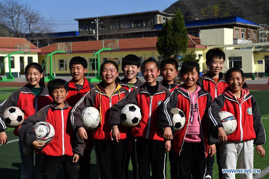(SP)CHINA-SHANXI-LICHENG-HUANGYADONG SCHOOL-FOOTBALL(CN)