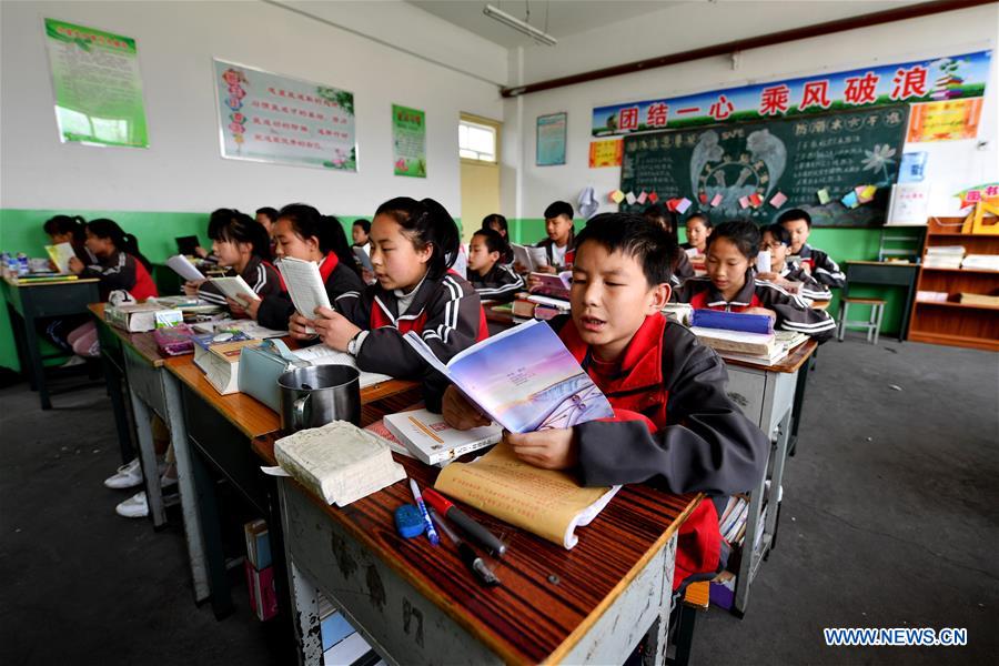 (SP)CHINA-SHANXI-LICHENG-HUANGYADONG SCHOOL-FOOTBALL(CN)