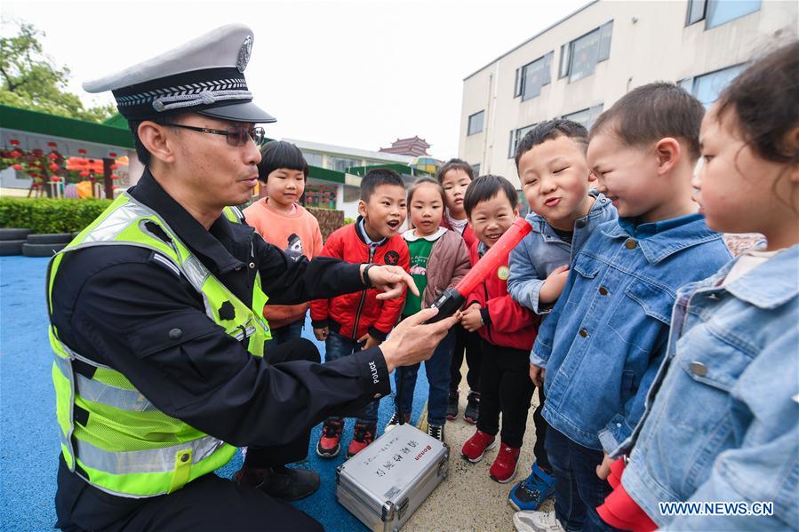 CHINA-ZHEJIANG-KIDS-ROAD SAFETY EDUCATION (CN)
