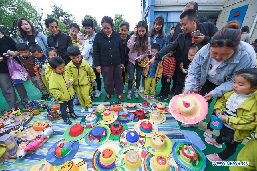 CHINA-ZHEJIANG-CHILDREN-RECYCLING (CN)