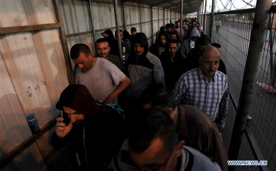 MIDEAST-QALQILYA-WORKERS