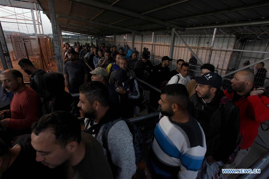 MIDEAST-QALQILYA-WORKERS