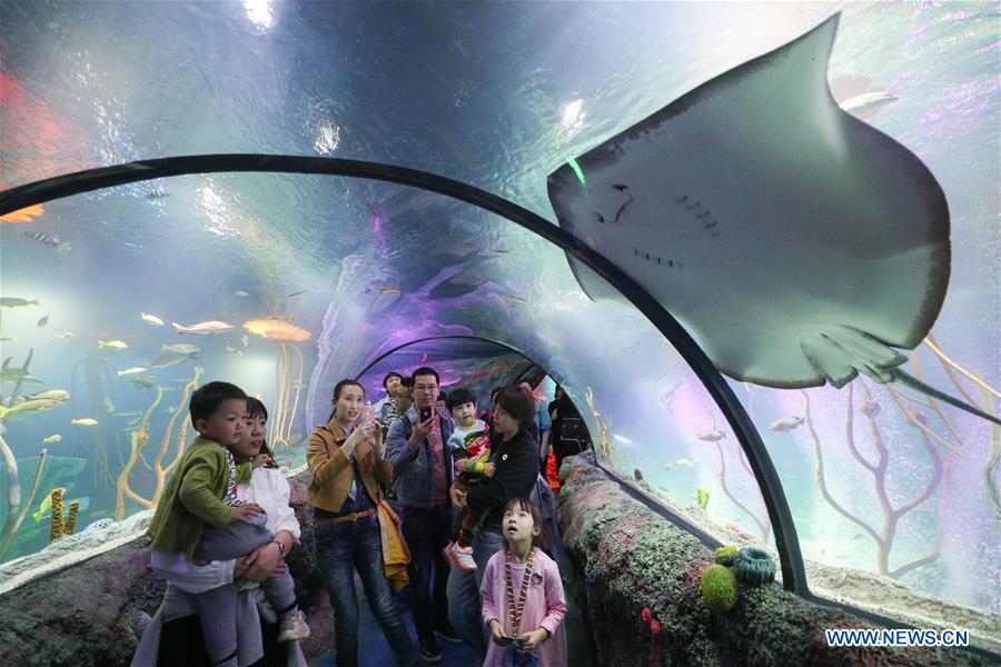 Tourists travel across China on first day of May Day holiday Xinhua