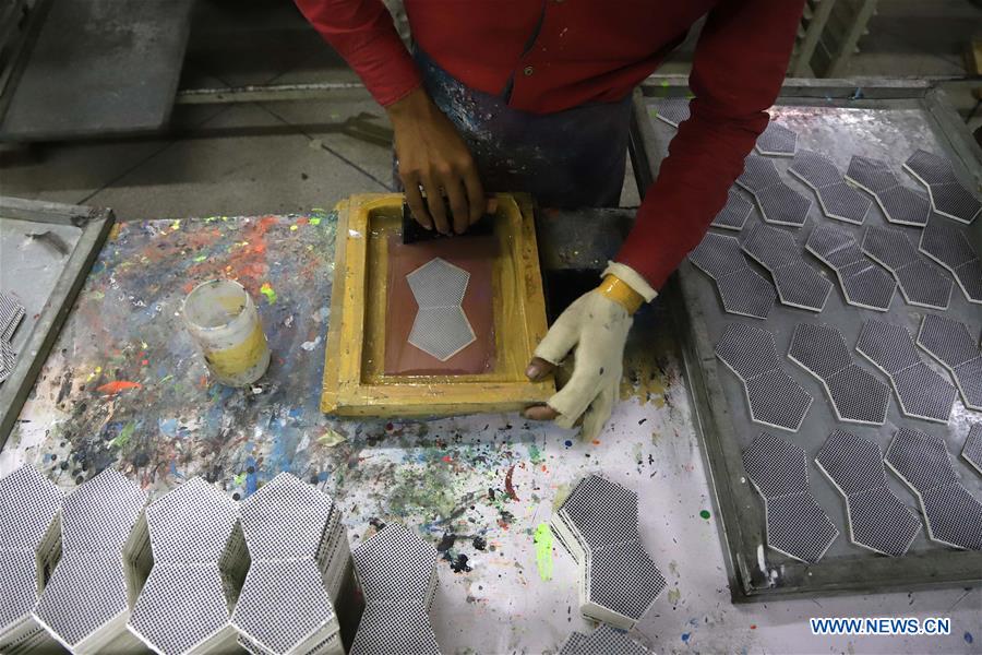 PAKISTAN-SIALKOT-ECONOMY-FOOTBALL-MANUFACTURING