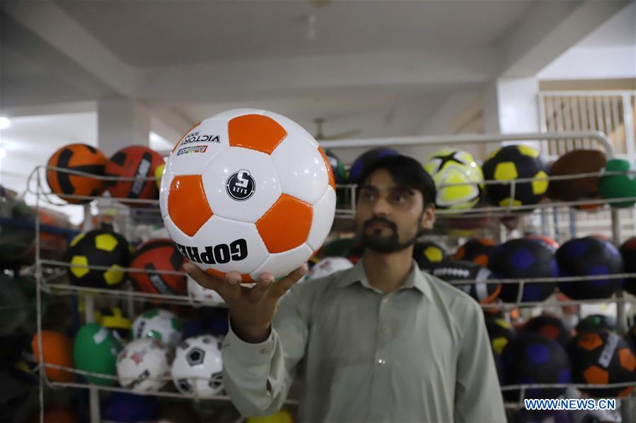 PAKISTAN-SIALKOT-ECONOMY-FOOTBALL-MANUFACTURING
