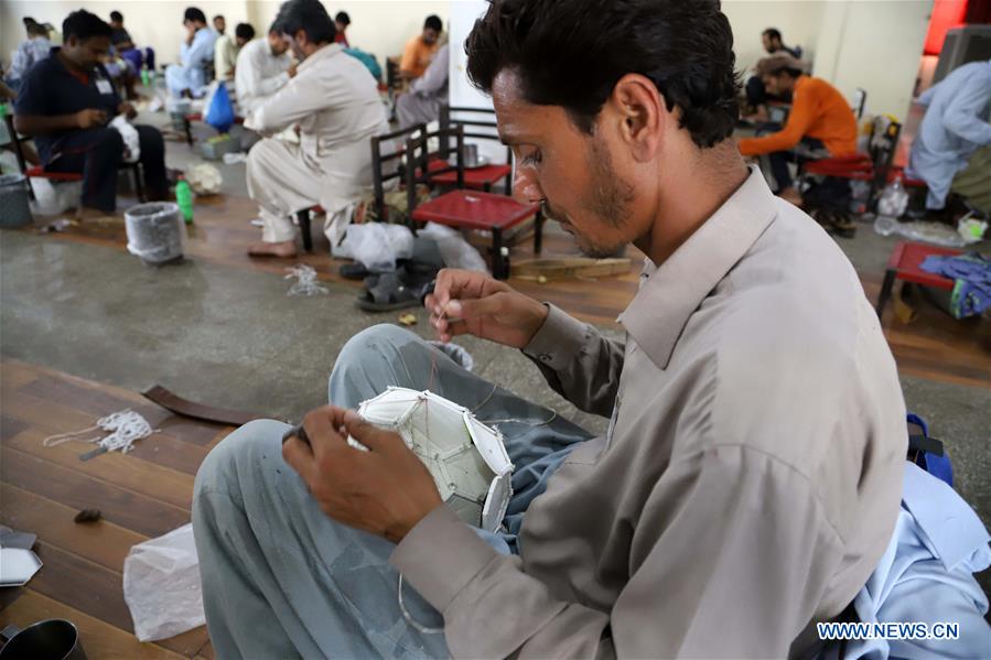 PAKISTAN-SIALKOT-ECONOMY-FOOTBALL-MANUFACTURING