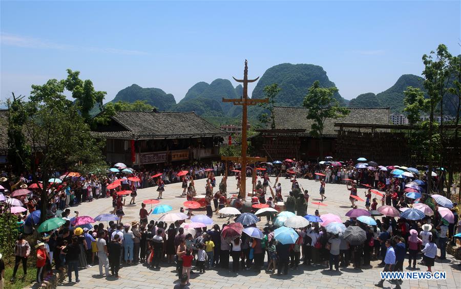 #CHINA-RONGSHUI-LABOR DAY HOLIDAY-TOURISM (CN)