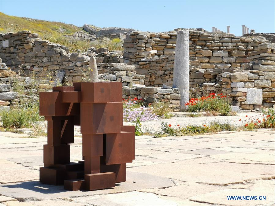 GREECE-MYKONOS-ANTONY-GORMLEY-SCULPTURE-SIGHT
