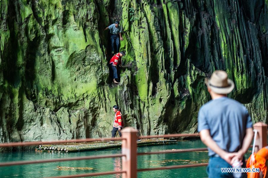 CHINA-GUIZHOU-ANSHUN-FREE CLIMBING-"SPIDERMEN" (CN)