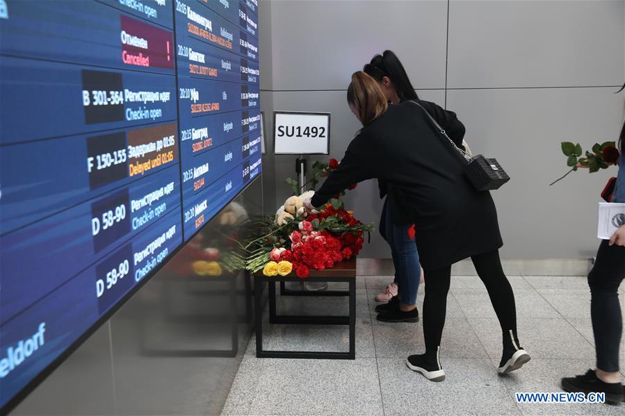 RUSSIA-MOSCOW-PLANE FIRE-MOURNING