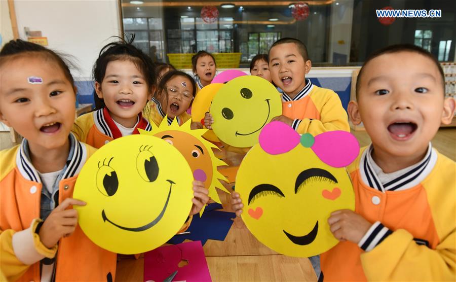 #CHINA-WORLD SMILE DAY-GREETING (CN)