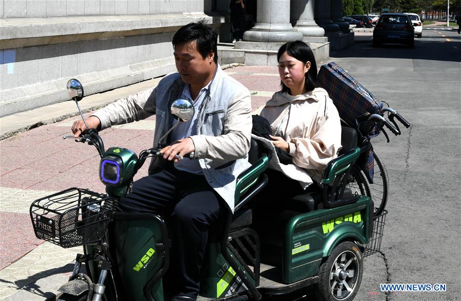 CHINA-HEILONGJIANG-HARBIN-GIRL ON THE WHEELCHAIR (CN)
