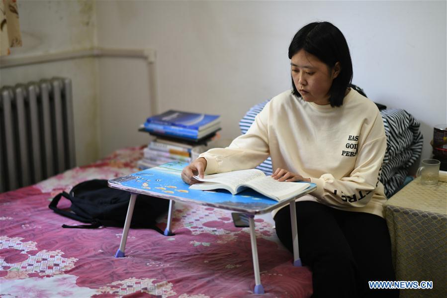 CHINA-HEILONGJIANG-HARBIN-GIRL ON THE WHEELCHAIR (CN)
