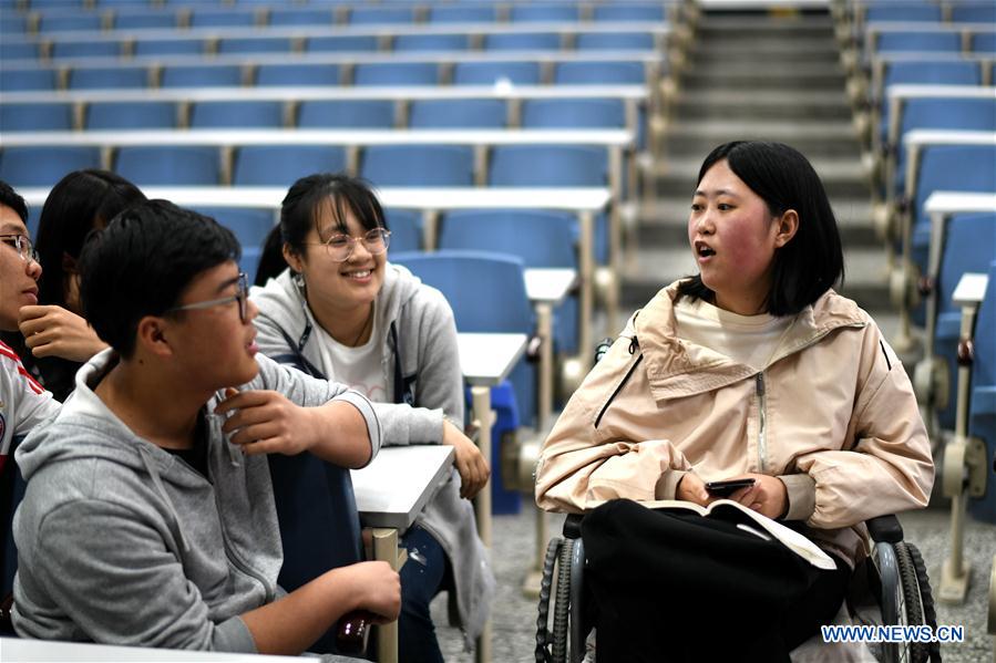 CHINA-HEILONGJIANG-HARBIN-GIRL ON THE WHEELCHAIR (CN)