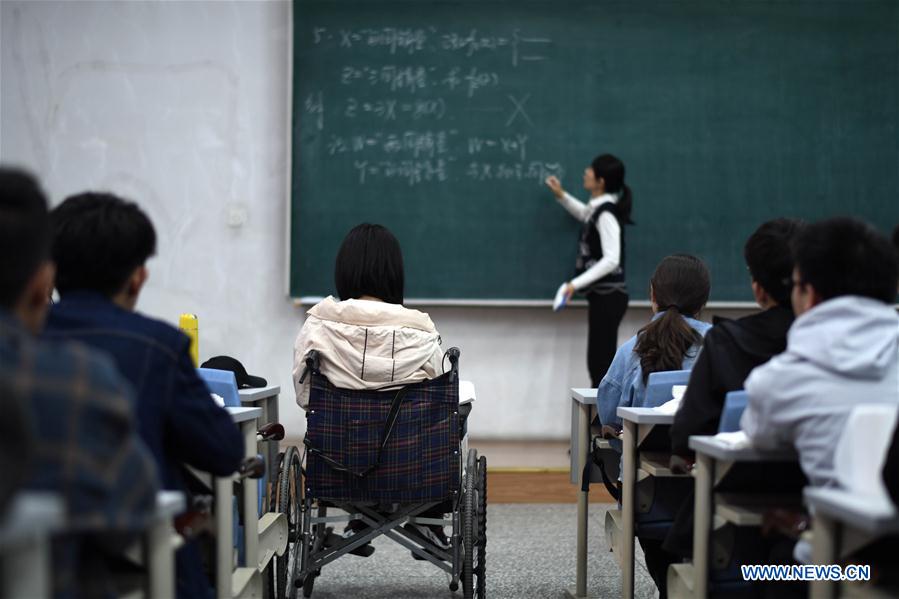CHINA-HEILONGJIANG-HARBIN-GIRL ON THE WHEELCHAIR (CN)