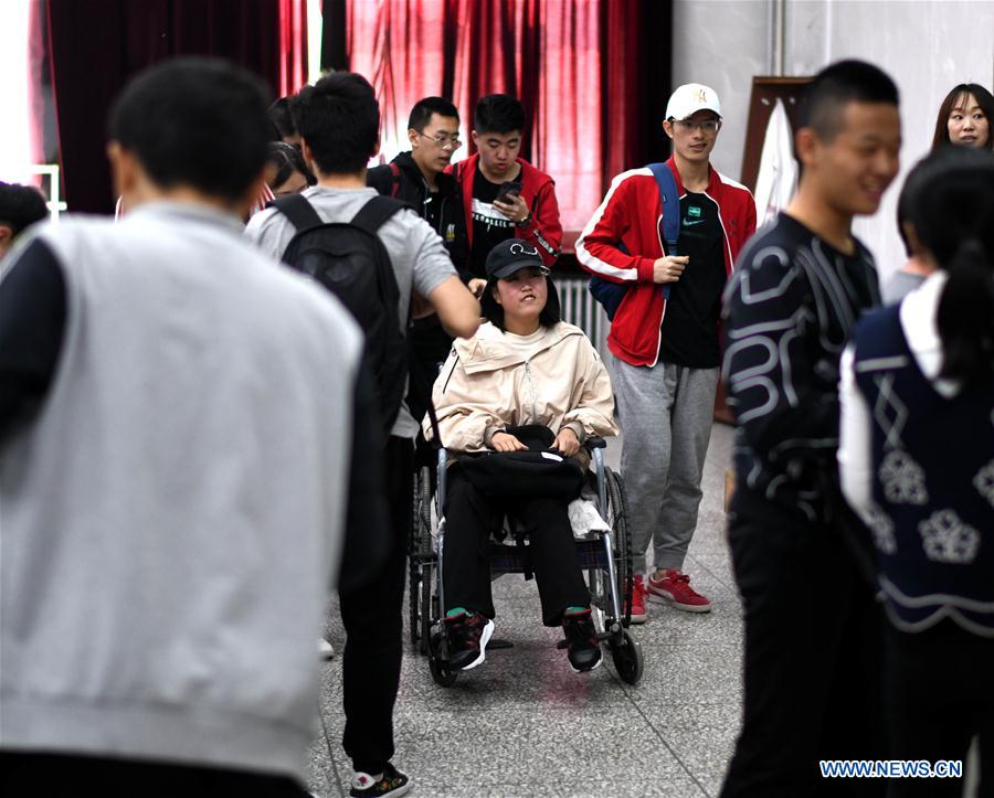 CHINA-HEILONGJIANG-HARBIN-GIRL ON THE WHEELCHAIR (CN)