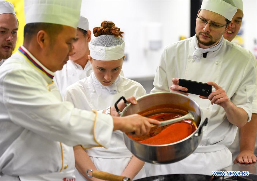 NEW ZEALAND-WELLINGTON-CHINESE FOOD